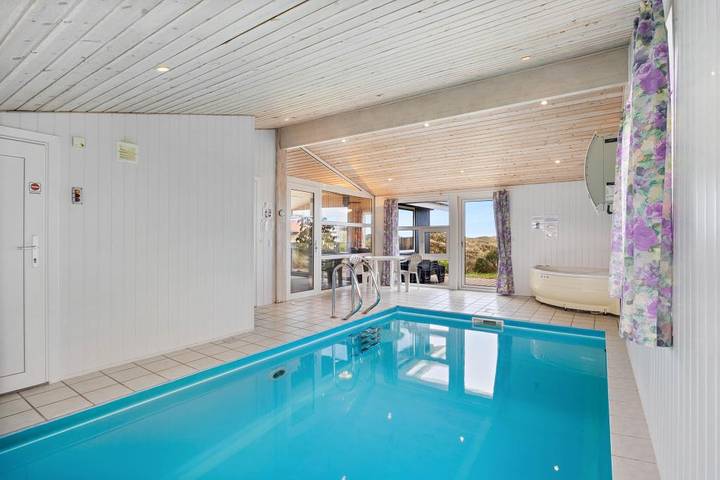 Ferienhaus für 8 Personen, mit Balkon/Terrasse und Whirlpool sowie Terrasse und Pool in Hvide Sande - 2