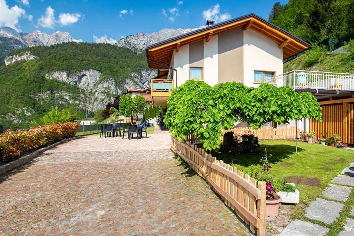 Gîte pour 2 personnes, avec jardin ainsi que vue sur le lac et vue à Molveno - 4