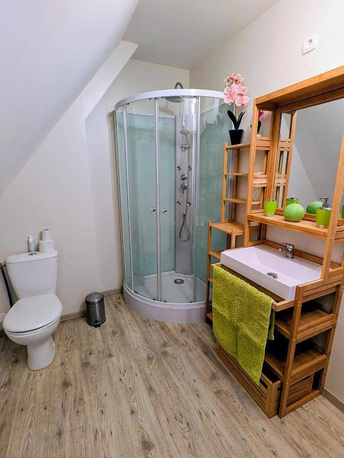 Appartement entier, Maisonnette avec jardin indépendant au cœur du Parc Naturel in Barneville-sur-Seine, Région de Bernay