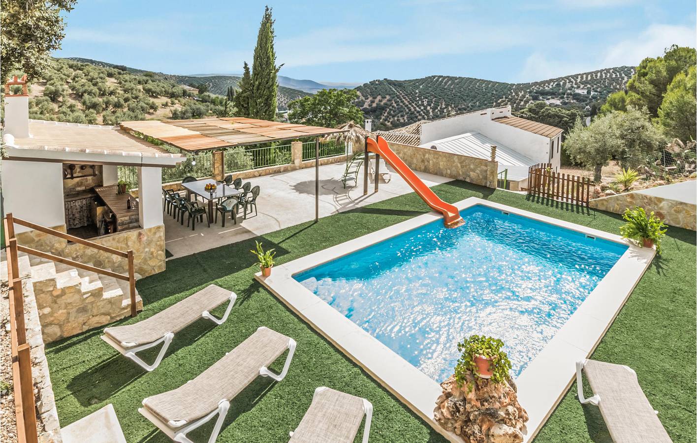 180m² appartement met zwembad, terras, grill & WiFi in Villanueva de Algaidas, Málaga Provincie