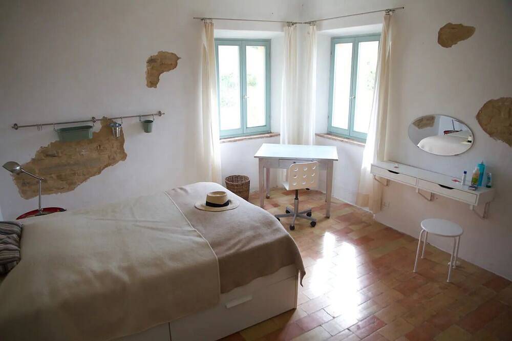 Nature Lover's Retreat: Country House Amidst Vineyards & Olive Groves in Apiro, Province de Macerata