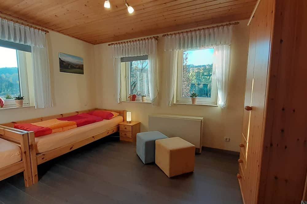 Alleinstehendes Ferienhaus in ruhiger Lage (4 Sterne Dtv-Klassifizierung) in Ebersburg, Rhön-Hessen