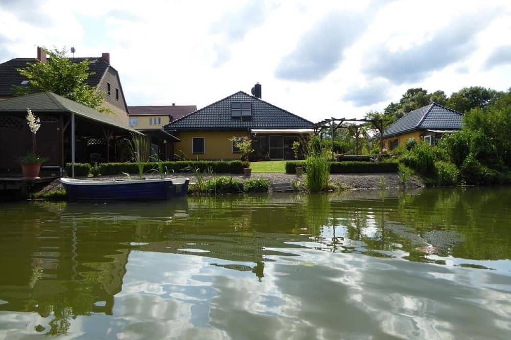Ferienhaus mit direktem Seezugang in Lychensee, Lychen