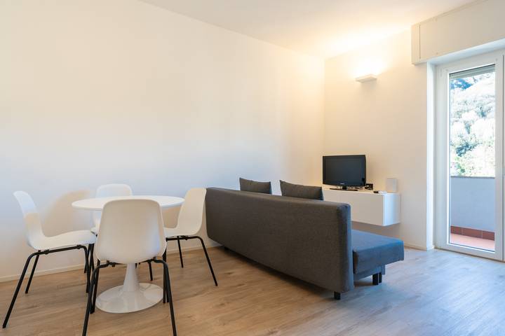 Ferienwohnung für 4 Personen, mit Balkon und Seeblick in Lecco