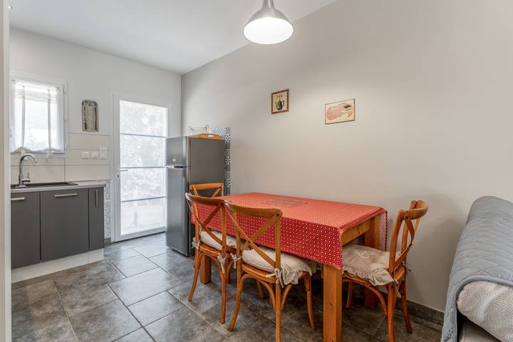 Holiday Home "Gîte Garrigue - Villa Cassandra" with Shared Pool, Wi-Fi & Air Conditioning in Tavel, Nimes region
