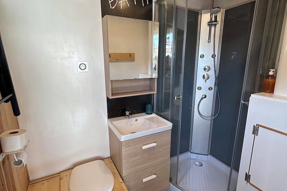 Entire apartment, Tiny house with private terrace. Complete accommodation with independent access. in Valenciennes, Valenciennes region