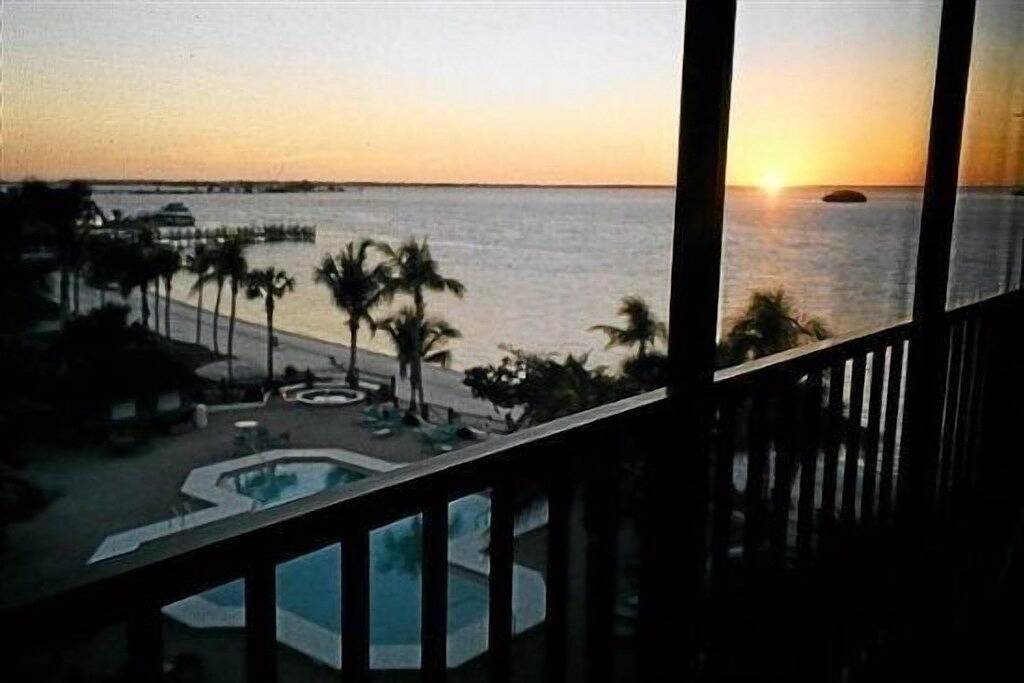 Ganze Wohnung, Eckwohnung am Hafen von Sanibel - komplett renoviert in Punta Rassa, Southwest Florida