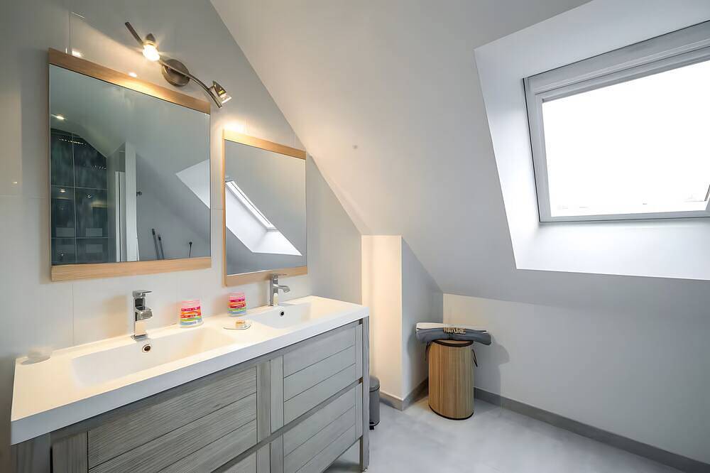 Entire apartment, Apartment 'Au Clos Du Pont, Zen' with Sea View, Private Pool and Wi-Fi in Noyalo, Côte des Mégalithes