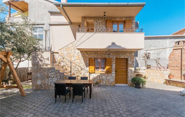 Ferienhaus für 4 Personen, mit Terrasse in Bibinje