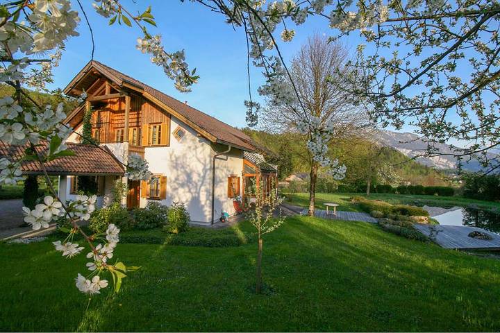 Ferienhaus für 10 Personen, mit Balkon/Terrasse und Balkon sowie Terrasse und Garten