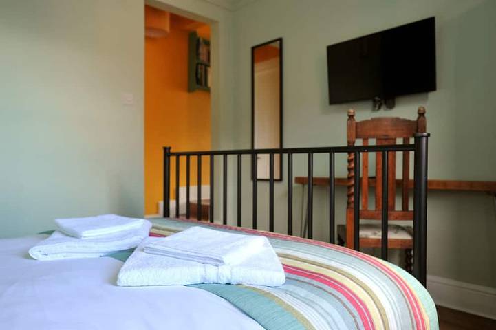 Appartement entier, Holst -  an apartment that sleeps 2 guests  in 1 bedroom in Cheltenham, Gloucestershire