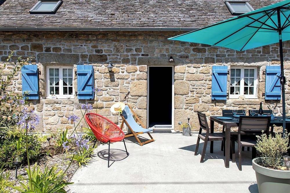 Charmante Maison Bretonne Nichée Dans un Cadre Bucolique, à Proximité de la Mer in Plouescat, Ceinture Dorée