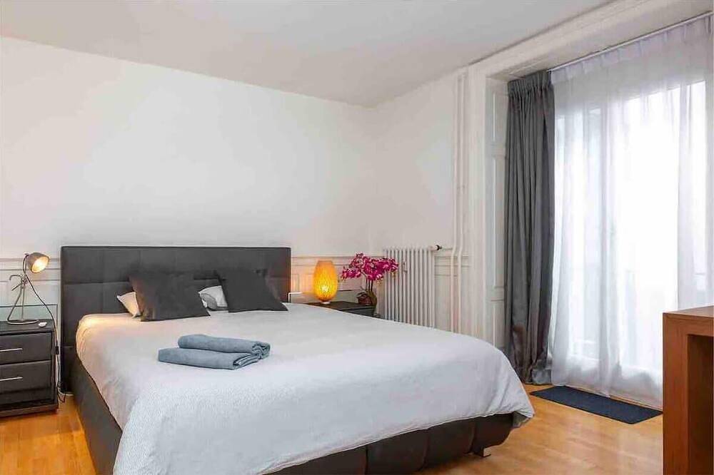 Entire apartment, Rare Gem - Downtown 2-Br Apt with Big Terrace Diamond in Zurich, Zurich district