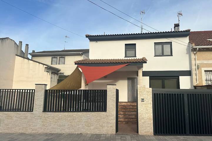 Casa rural para 10 personas, con piscina y terraza - 1