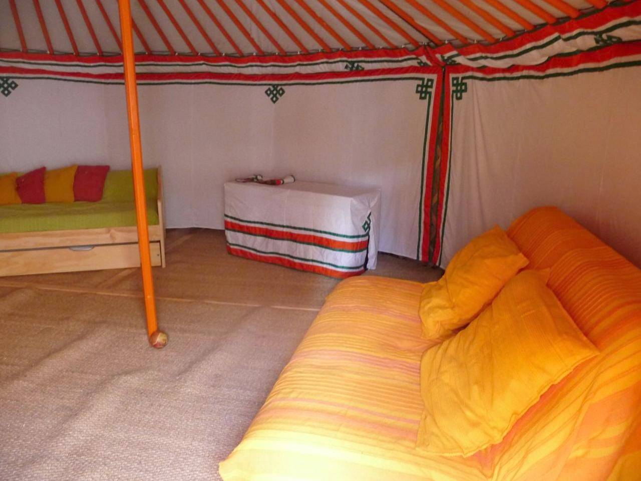 Tent (4 Adults) in Villeneuve-lès-Avignon, Région de Nîmes