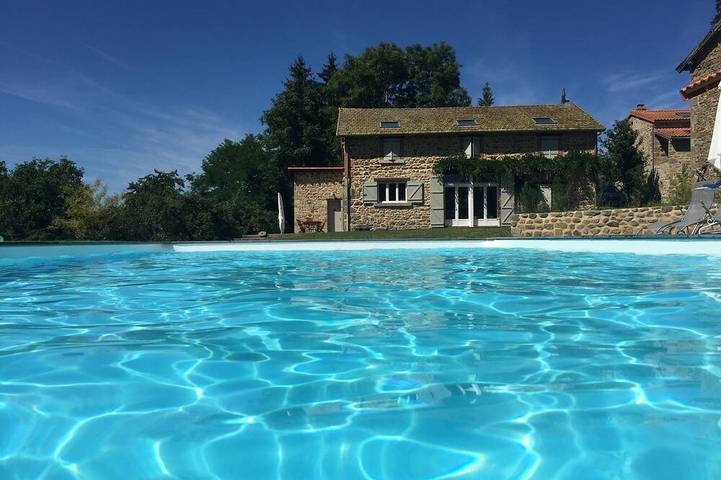 Location de vacances pour 10 personnes, avec jardin et terrasse à Saint-Dier-d'Auvergne