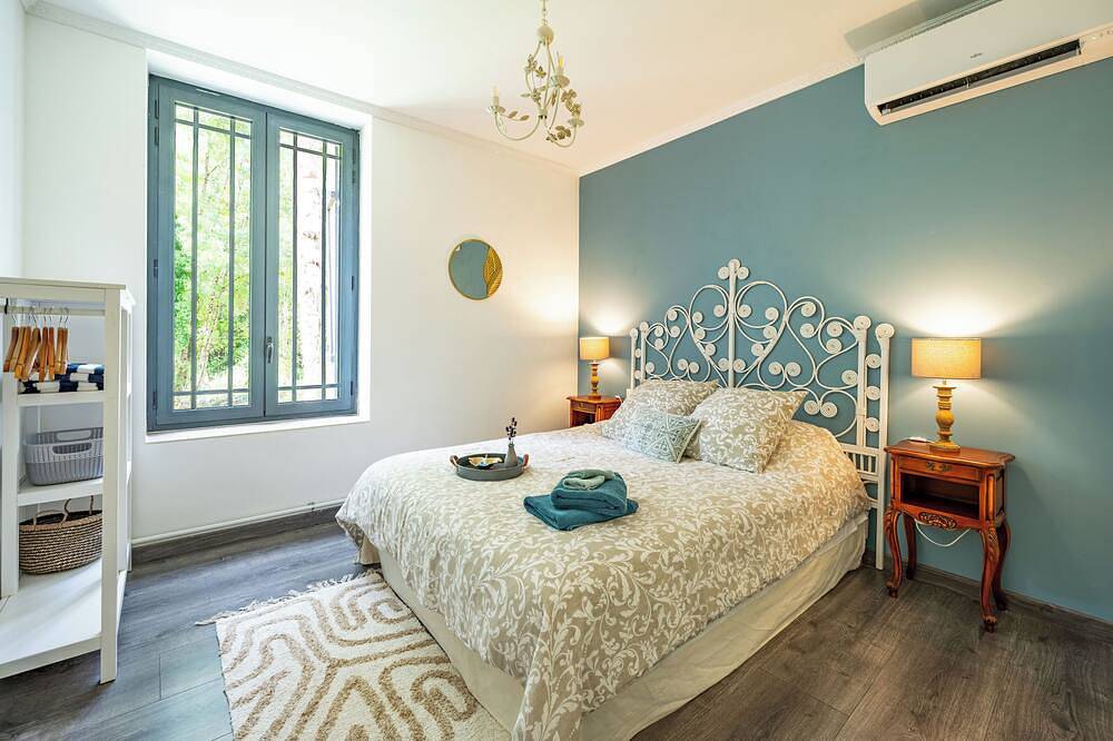 Les Bon Amis : Grand gîte 3 chambres 100m2 au bord de la rivière pour 6 personne in Fronsac, Région de Libourne