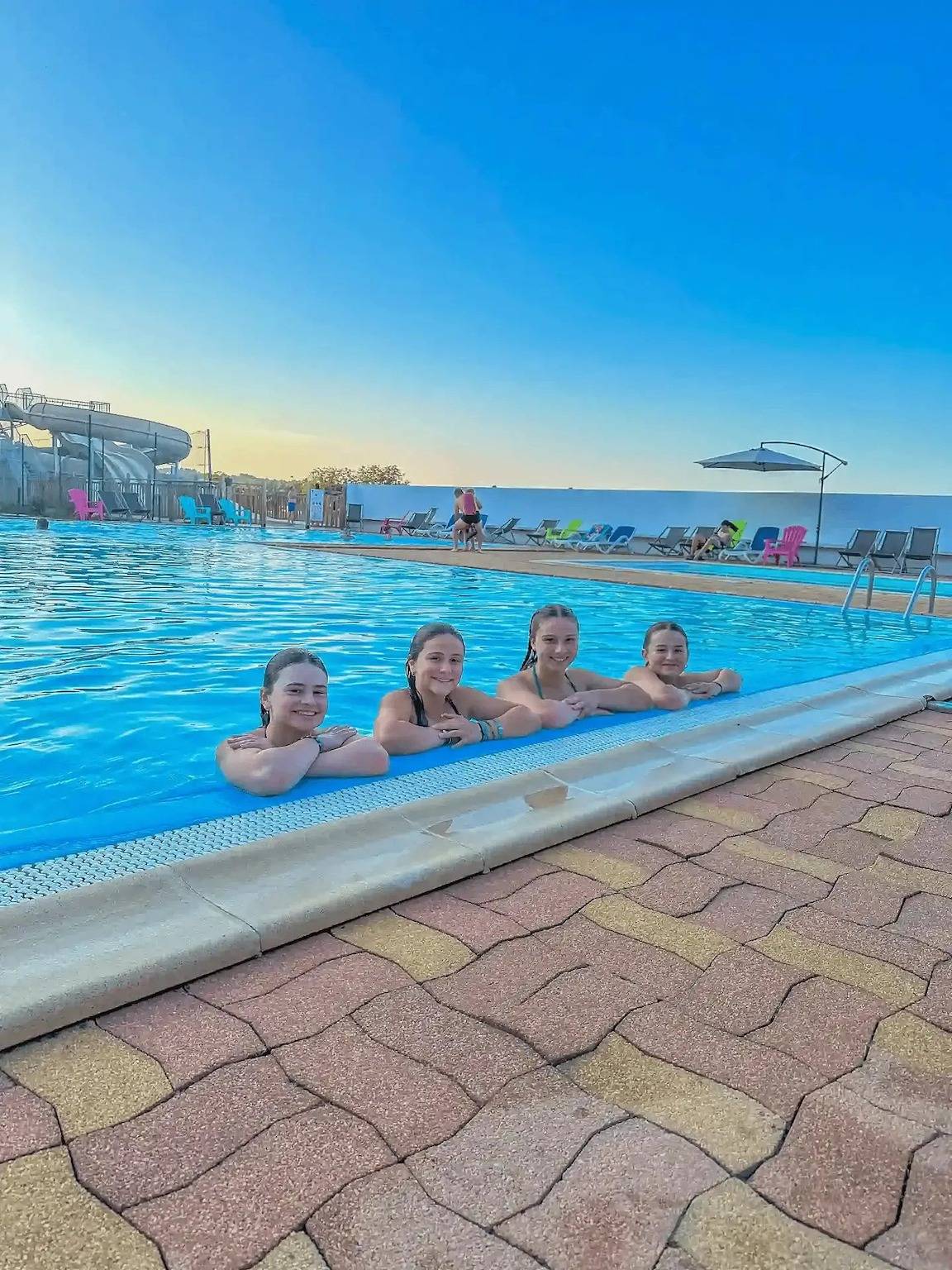 Camping 4 étoiles - Piscine in Sainte-Nathalène, Périgord Noir