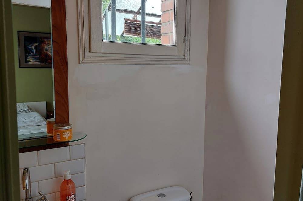 Entire apartment, Apparently not overlooked Very quiet and bright in Vitry-sur-Seine, Val-de-Marne