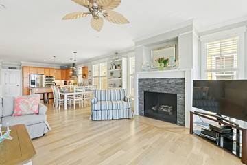 Vacation House for 14 Guests in Pleasure Island, North Carolina, Picture 3