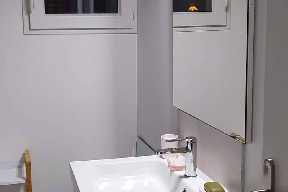 Un nid douillet tout confort à 10 mns de la plage. Clim/Parking X2/Tv/Bq/Jardin in Canet-en-Roussillon, Côte d'Améthyste