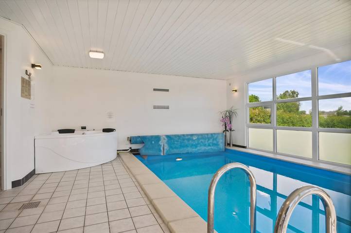 Ferienhaus für 6 Personen, mit Whirlpool und Sauna sowie Terrasse und Garten - 1