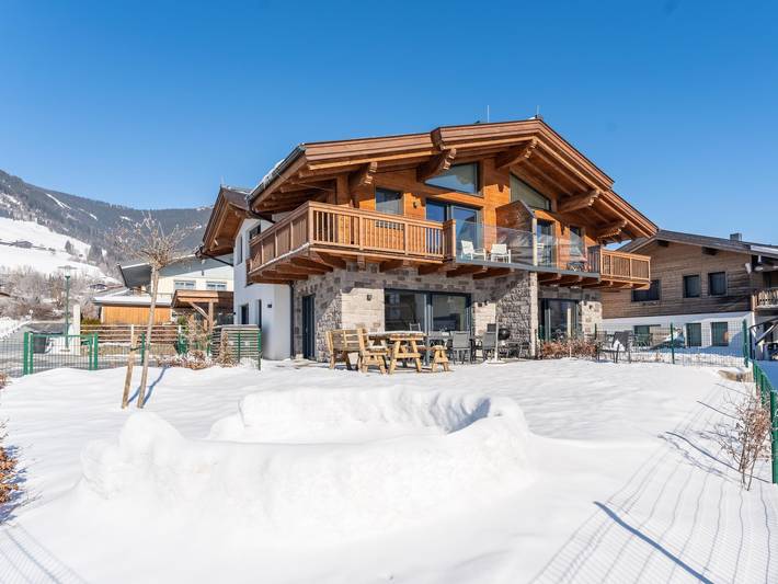 Ferienhaus für 8 Personen, mit Balkon und Terrasse sowie Garten und Sauna in Piesendorf