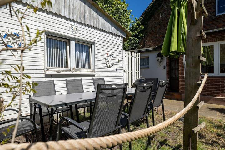 Fährhaus Wittow Haus: Terrasse, Garten, Kamin in Wiek, Rügen
