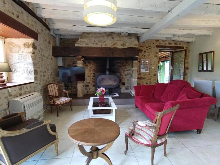 Location de vacances pour 6 personnes, avec vue ainsi que piscine et jardin à Bilhac - 3