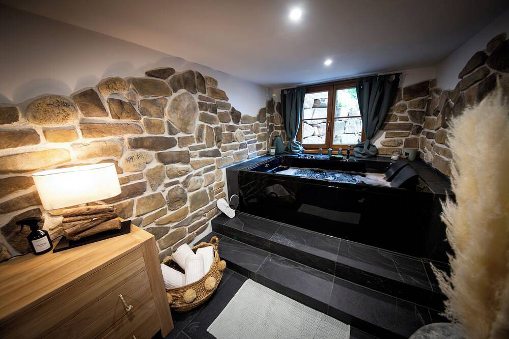 Ganze Wohnung, Teak - Ferienwohnung mit Aussicht , Haustierfreundlich mit Wellnessbereich in Hersdorf, Naturpark Hohes Venn-Eifel