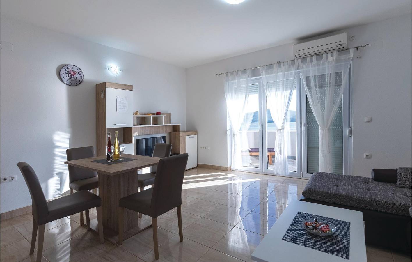 Geheel vakantieappartement, Vakantieappartement voor 4 personen met terras in Komarna, Dubrovnik-Neretva