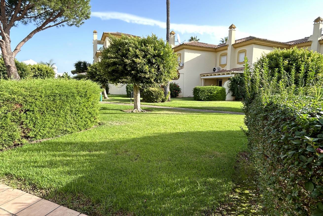 Entire apartment, Brisamar Golf Novo Sancti Petri House in Novo Sancti Petri, Chiclana de la Frontera