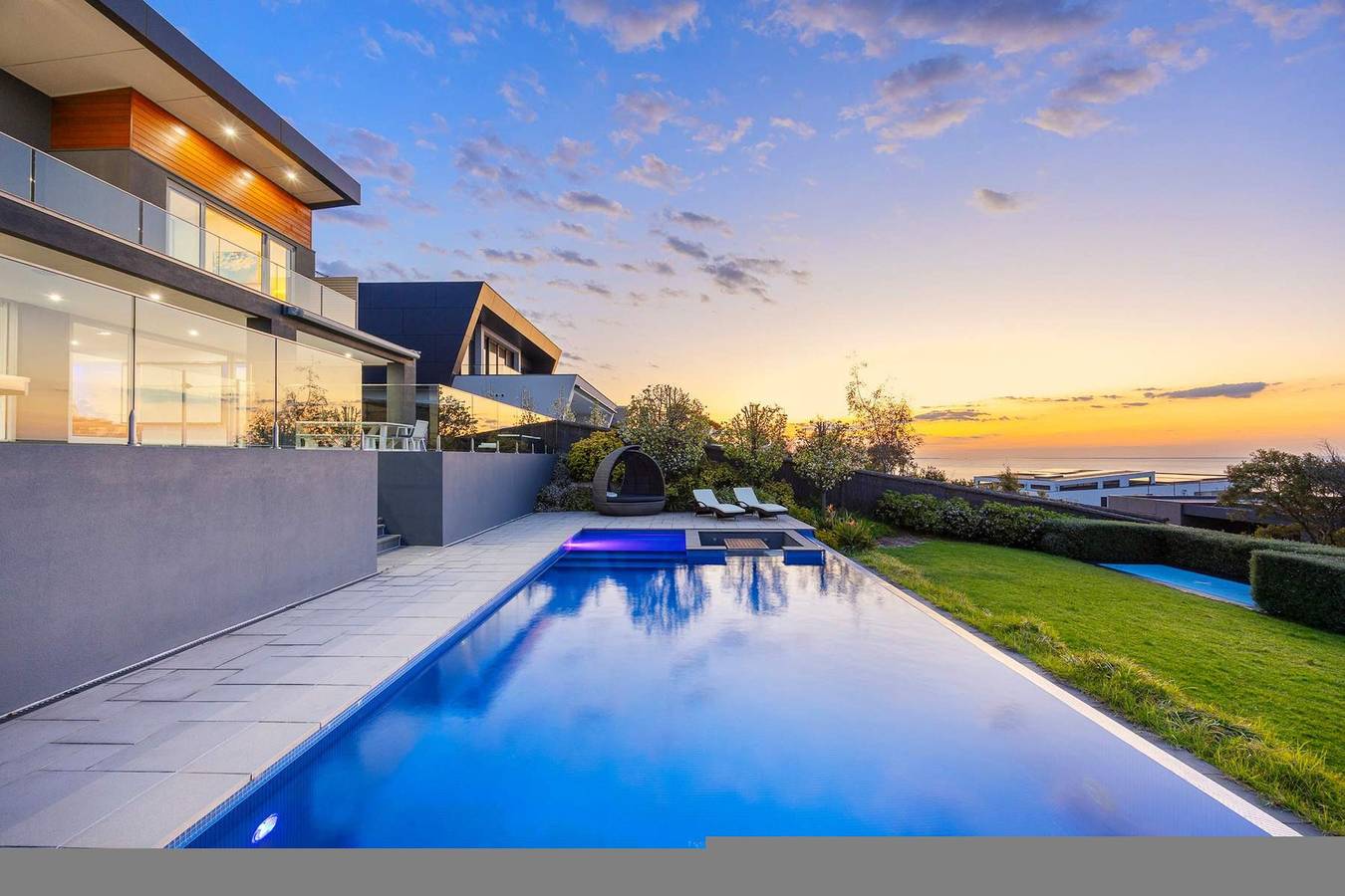 Holiday Home for 14 People in Mount Martha, Mornington Peninsula