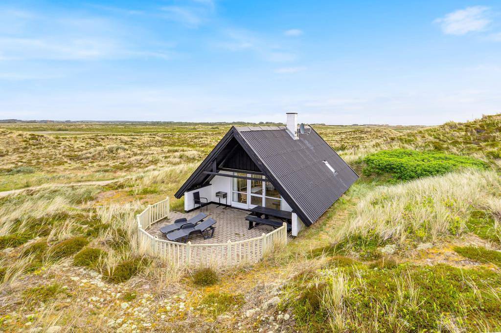 Gut gelegenes Ferienhaus mit Blick über die Dünenlandschaft in Ringkøbing, Holmsland Klit