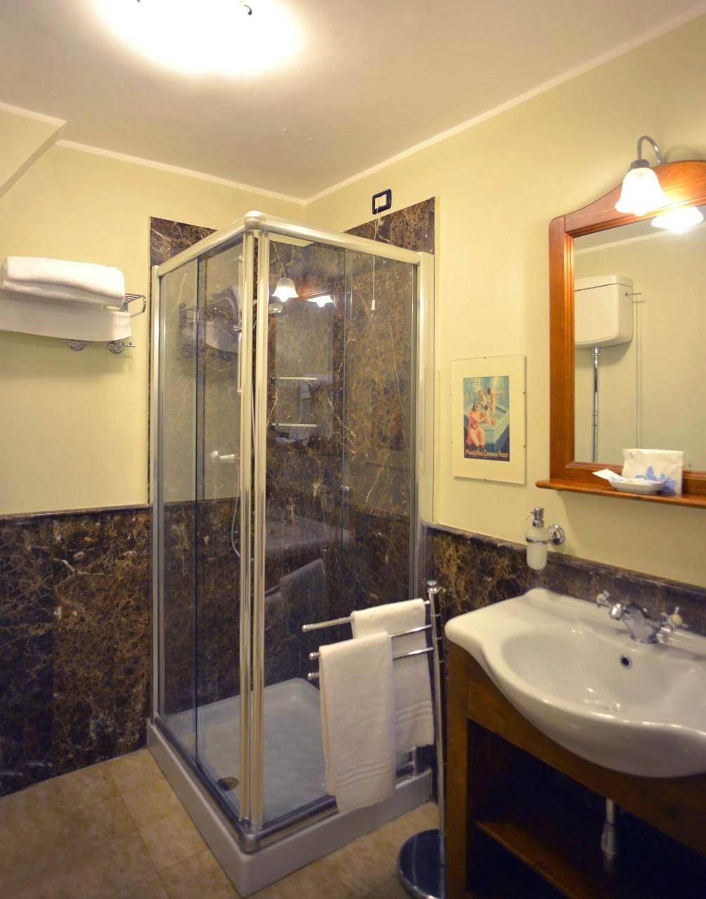 Twin Room with Private Bathroom in Florence city center, Florence