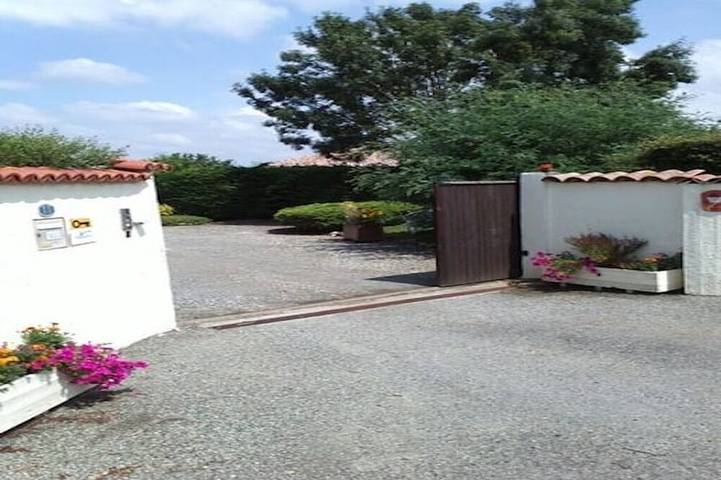 Gîte pour 2 personnes, avec terrasse et jardin à Lherm