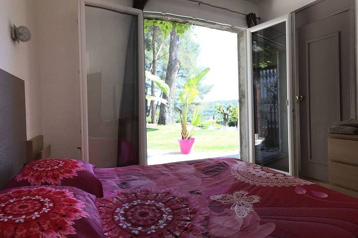 Location de vacances pour 11 personnes, avec jardin à Châteauneuf-le-Rouge - 2