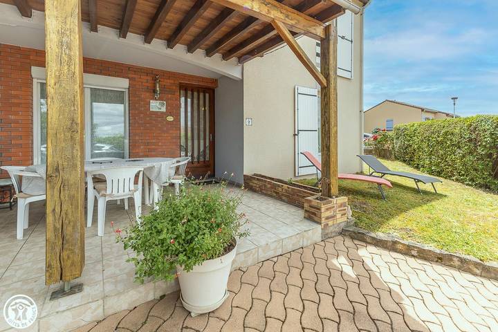 Gîte pour 4 personnes, avec Terrasse ainsi que Jardin et Vue à Parent