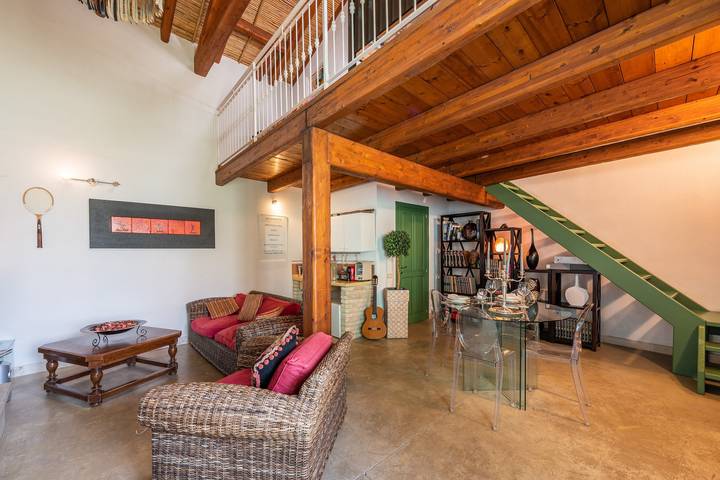 Maison de vacances accueillante avec Wi-Fi, climatisation, jardin, terrasse et douche extérieure in Monserrato, Campidano