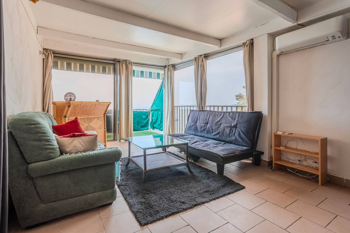 Apartamento entero, Apartamento 'Porte Rouge 3' con vistas al mar in Region de Toulon