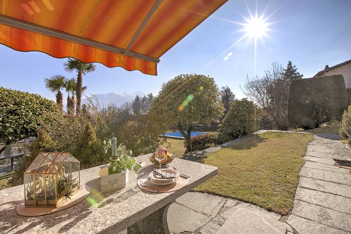 Ferienwohnung für 2 Personen, mit Terrasse und Pool, kinderfreundlich in Brione sopra Minusio