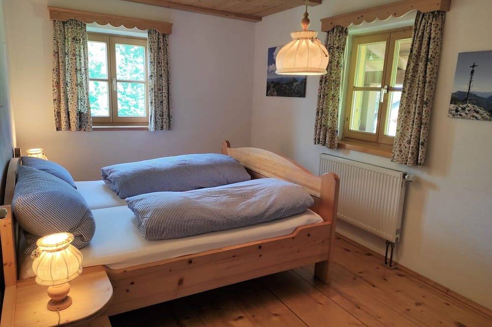 Ganze Wohnung, Ferienwohnung Samerberg  für 2-4 Personen 1. Stock, Balkon, eigener Eingang, Wohn/Schlafraum, 1 Schlafzimmer, Küche in Frasdorf, Bayerische Alpen