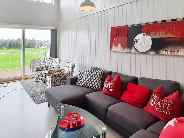 Ferienwohnung für 4 Personen, mit Pool und Terrasse sowie Garten, kinderfreundlich in Farsund