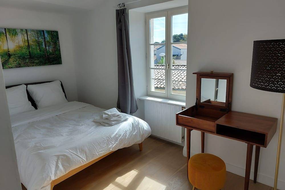 A beautiful, very quiet, Charentaise-style property with a large, secure garden. in Aytré, La Rochelle region