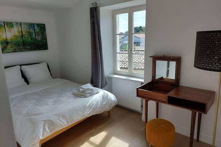 A beautiful, very quiet, Charentaise-style property with a large, secure garden. in Aytré, Región de La Rochelle