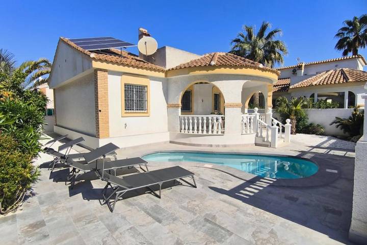 Ferienhaus für 5 Personen, mit Pool und Garten - 1