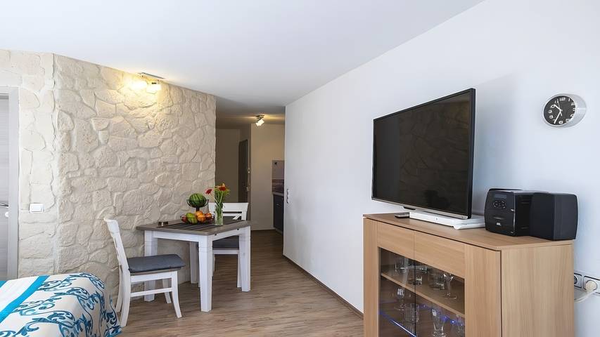 Ferienwohnung für 2 Personen, mit Whirlpool und Garten sowie Sauna und Seeblick in der Eifel - 2