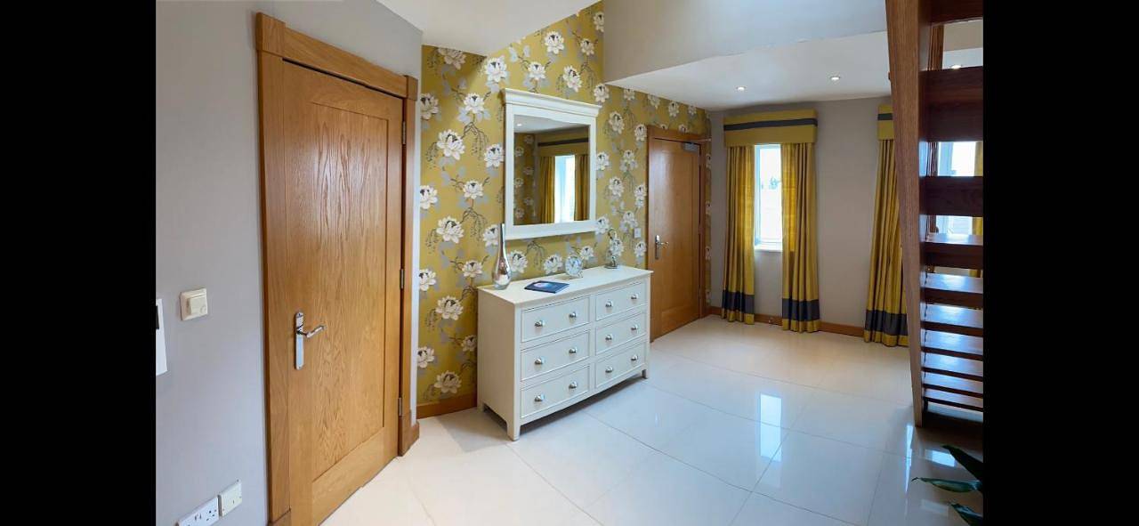 Entire apartment, Apartment with Mountain View in Newcastle (County Down), County Down