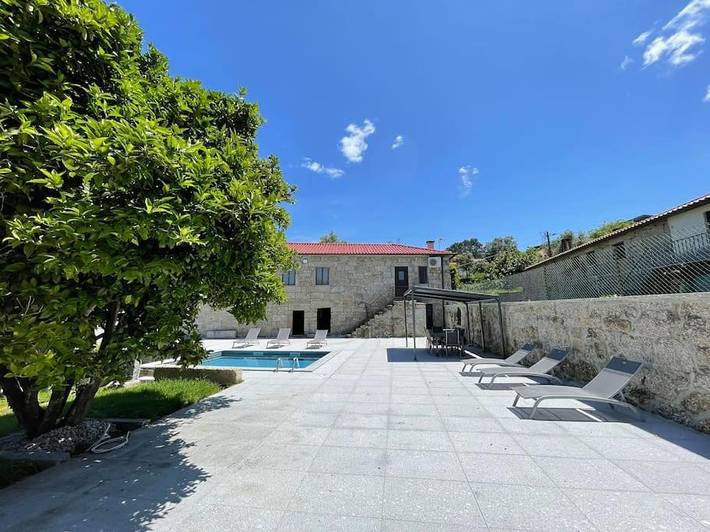 Location de vacances pour 6 personnes, avec jardin et piscine ainsi que balcon et vue à Terras de Bouro - 4