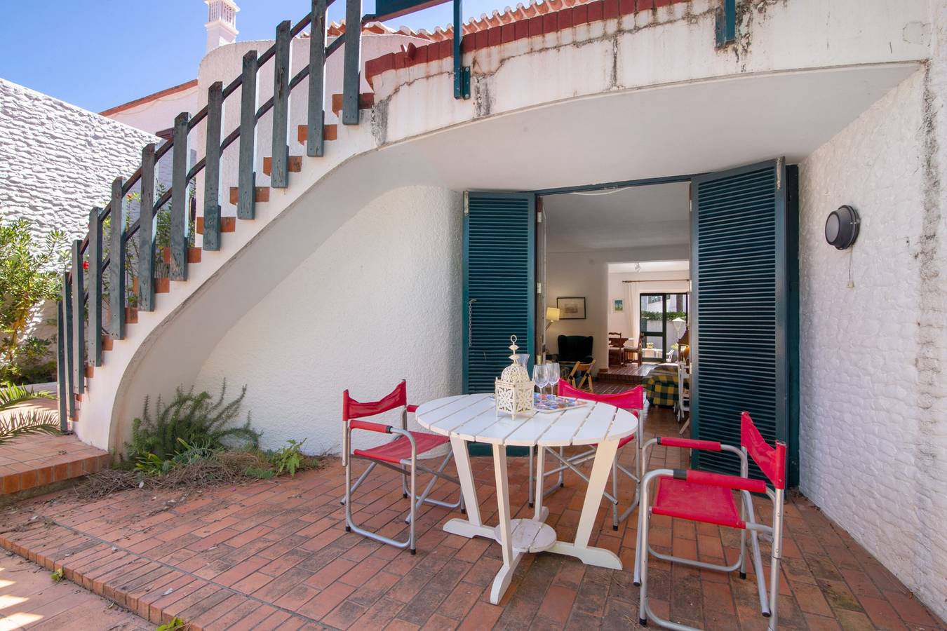 Apartamento inteiro, Apartamento 'Casa Azamor' com terraço privado, jardim privado e Wi-Fi in Monte Gordo, Distrito de Faro